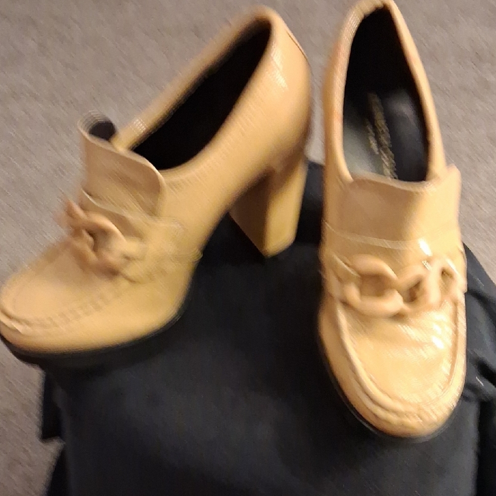 Kenneth Cole Tan Women's Heels